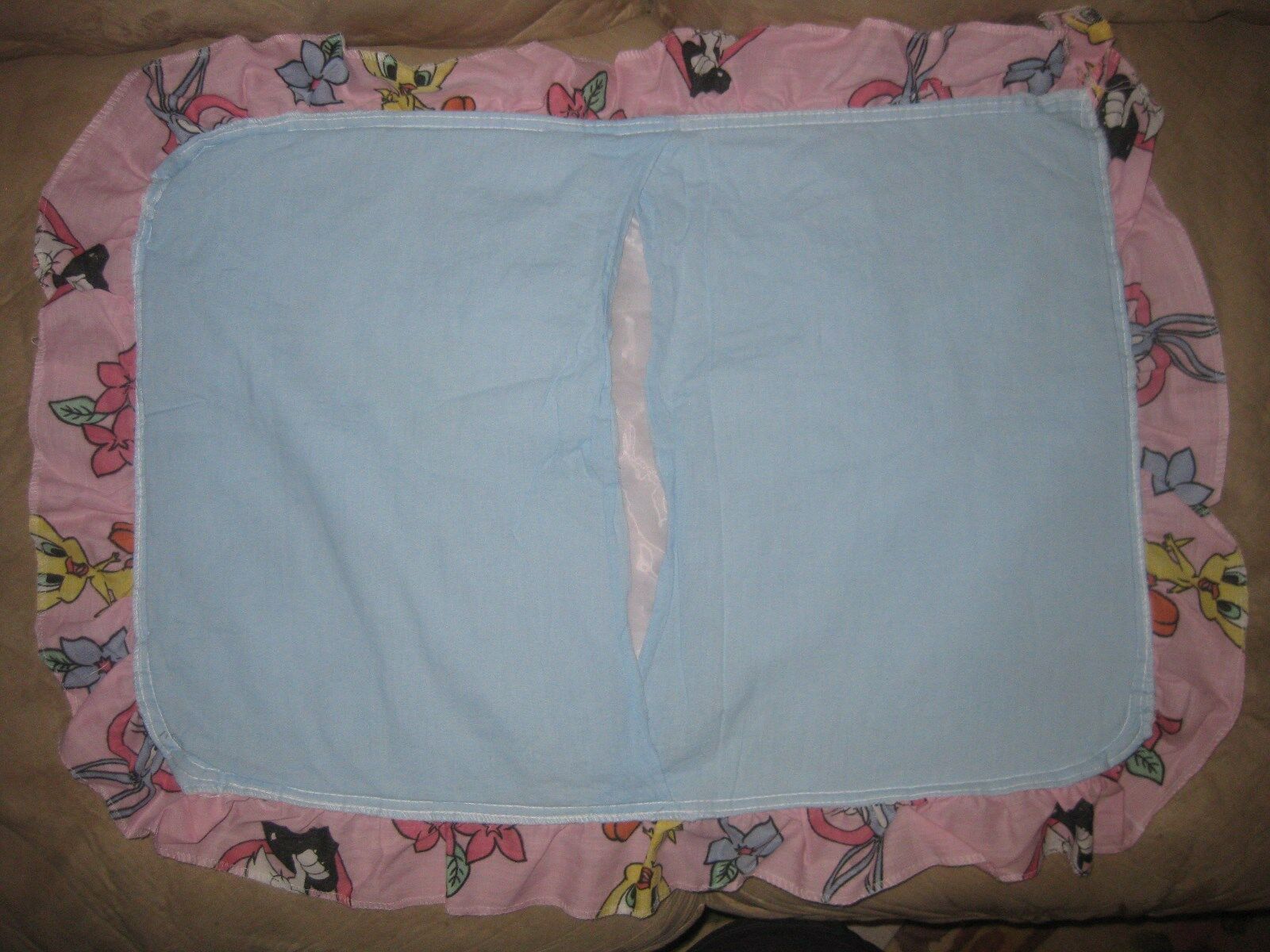 1996 Looney Tunes Tweety Bugs Taz Quilted Pink w/Hearts Pillow Sham MUST SEE! - Fresh Stock Dated December 2025