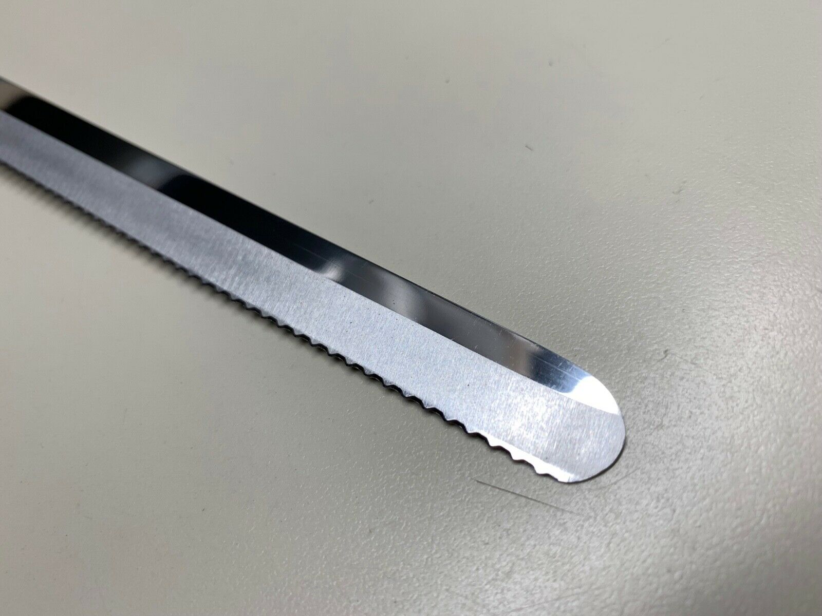 CUTCO classic 1724 slicer knife USA made *NICE* - Fresh Stock Dated December 2025