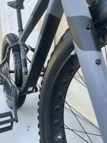 Salsa Beargrease Carbon 27.5 - Fresh Stock Dated February 2026