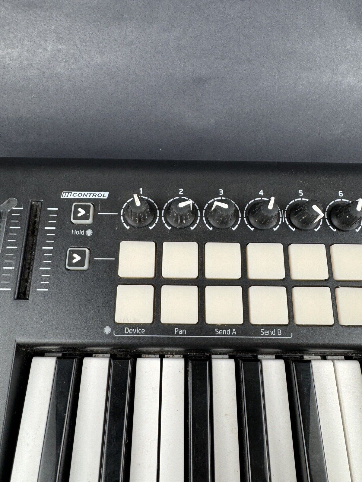 Novation Launchkey Mini Mk2 25 Mini-key Midi Keyboard Controller *READ* - Fresh Stock Dated February 2026