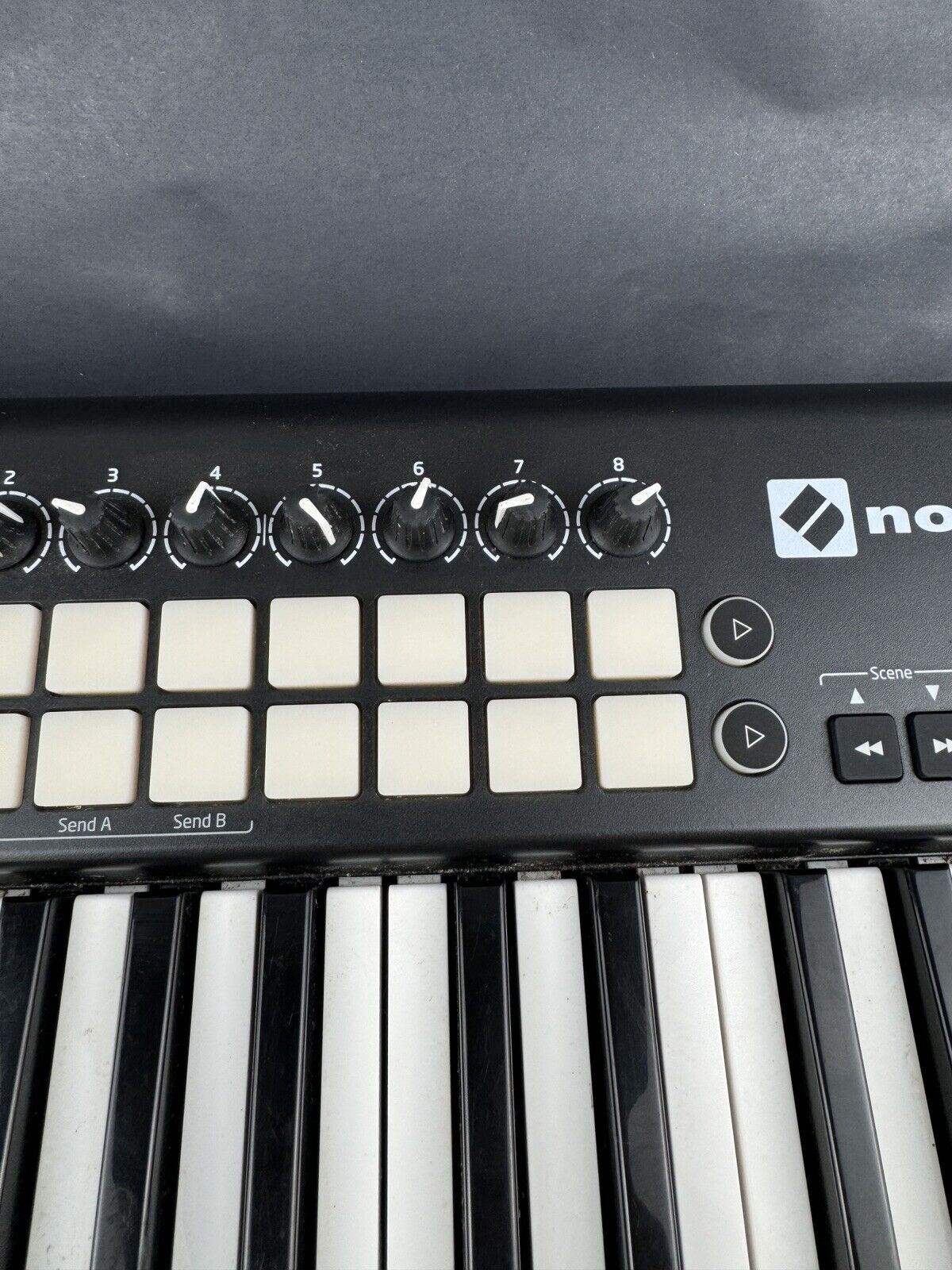 Novation Launchkey Mini Mk2 25 Mini-key Midi Keyboard Controller *READ* - Fresh Stock Dated February 2026