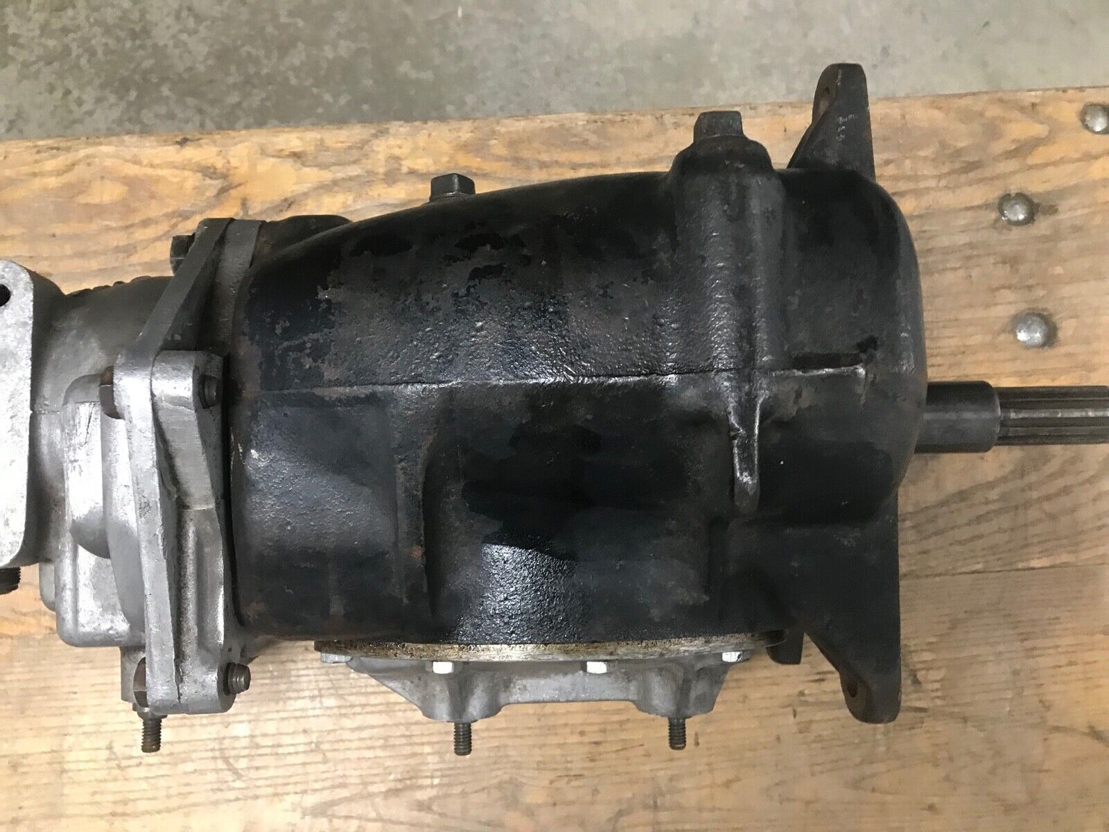 1960 CHEVROLET CORVETTE IMPALA BELAIR  4 SPEED TRANSMISSION T10 Dated WD 5 0 - Fresh Stock Dated February 2026