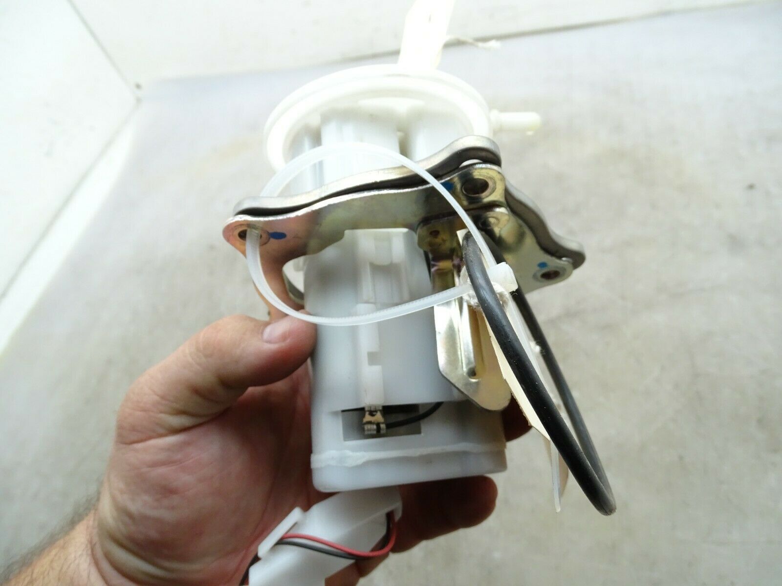 18 SUZUKI GSXR 1000 GAS FUEL PUMP  E-294 - Fresh Stock Dated February 2026