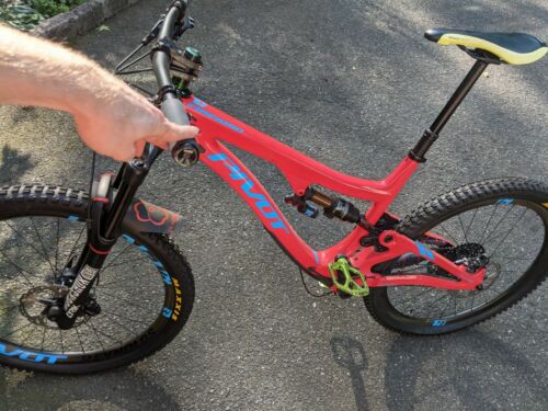 2017 Pivot Firebird - SRAM XX1, Rockshox, carbon wheels, WolfTooth, OneUp V2 - Fresh Stock Dated February 2026