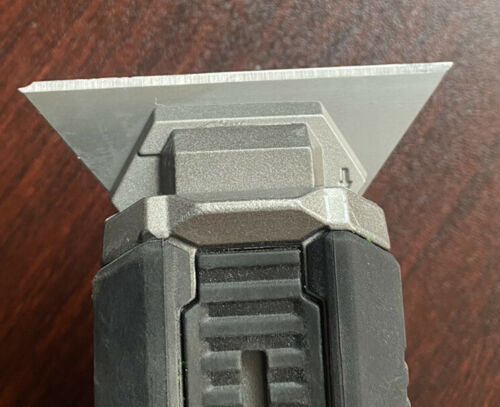 TOUGHBUILT ! SCRAPER & UTILITY KNIFE PLUS PRY END - Fresh Stock Dated February 2026