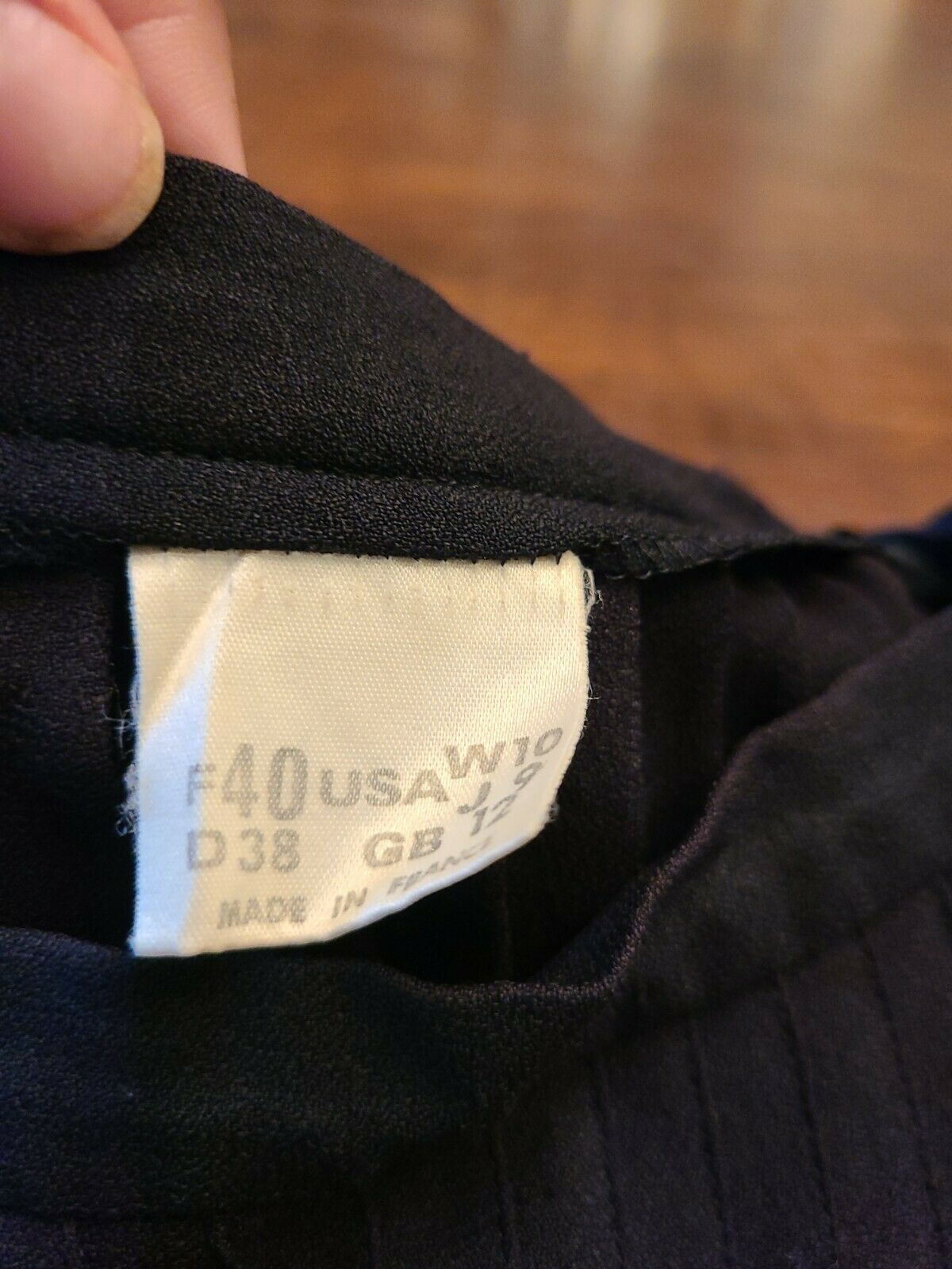 GORGEOUS~Guy Laroche~Vintage 1980s~BLACK VICOSE Pleated Skirt~SIZE 40 - Fresh Stock Dated February 2026