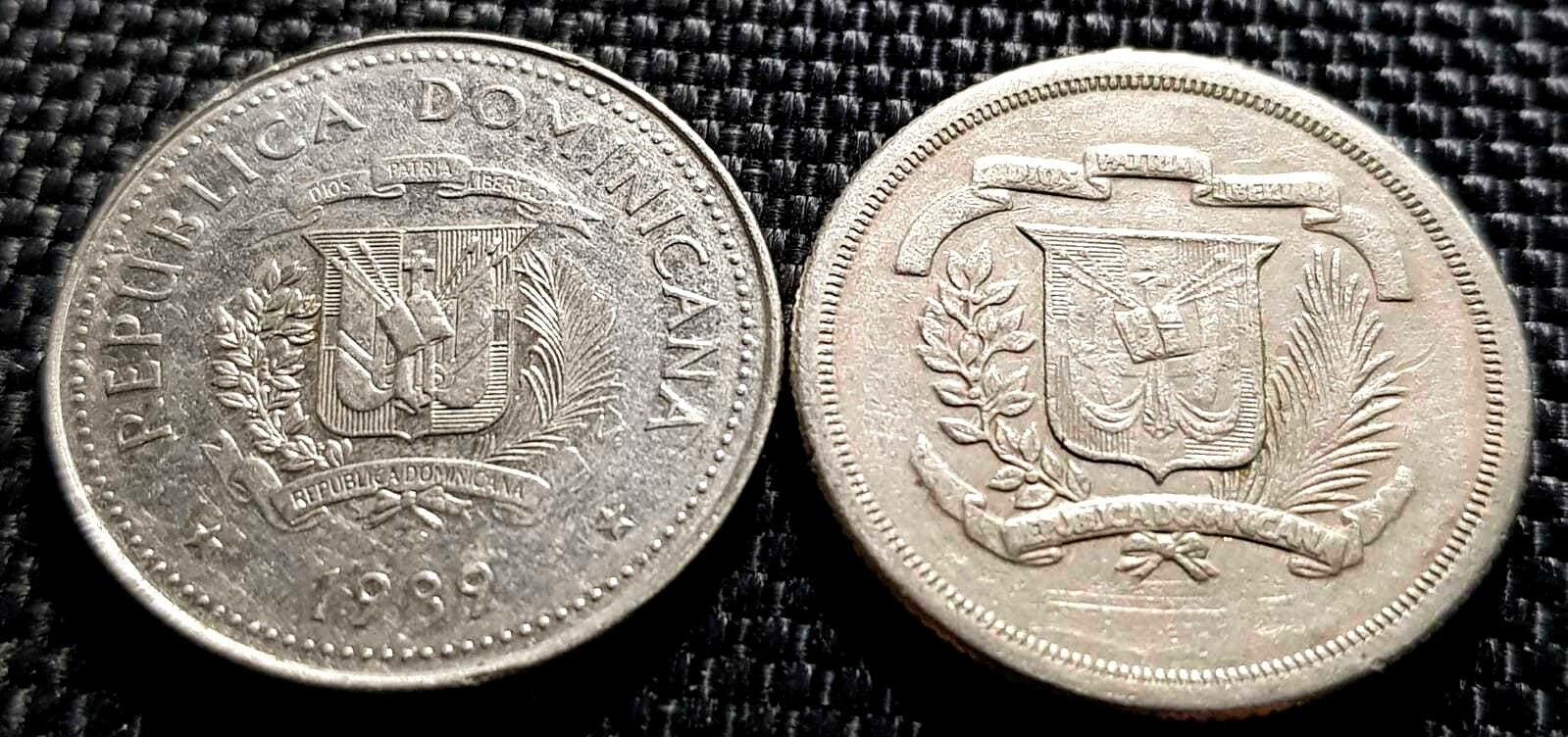 1980,1999 DOMINICANA 25 Centavos coin ,2pcs VF (plus FREE 1 coin) #D5787 - Fresh Stock Dated December 2025