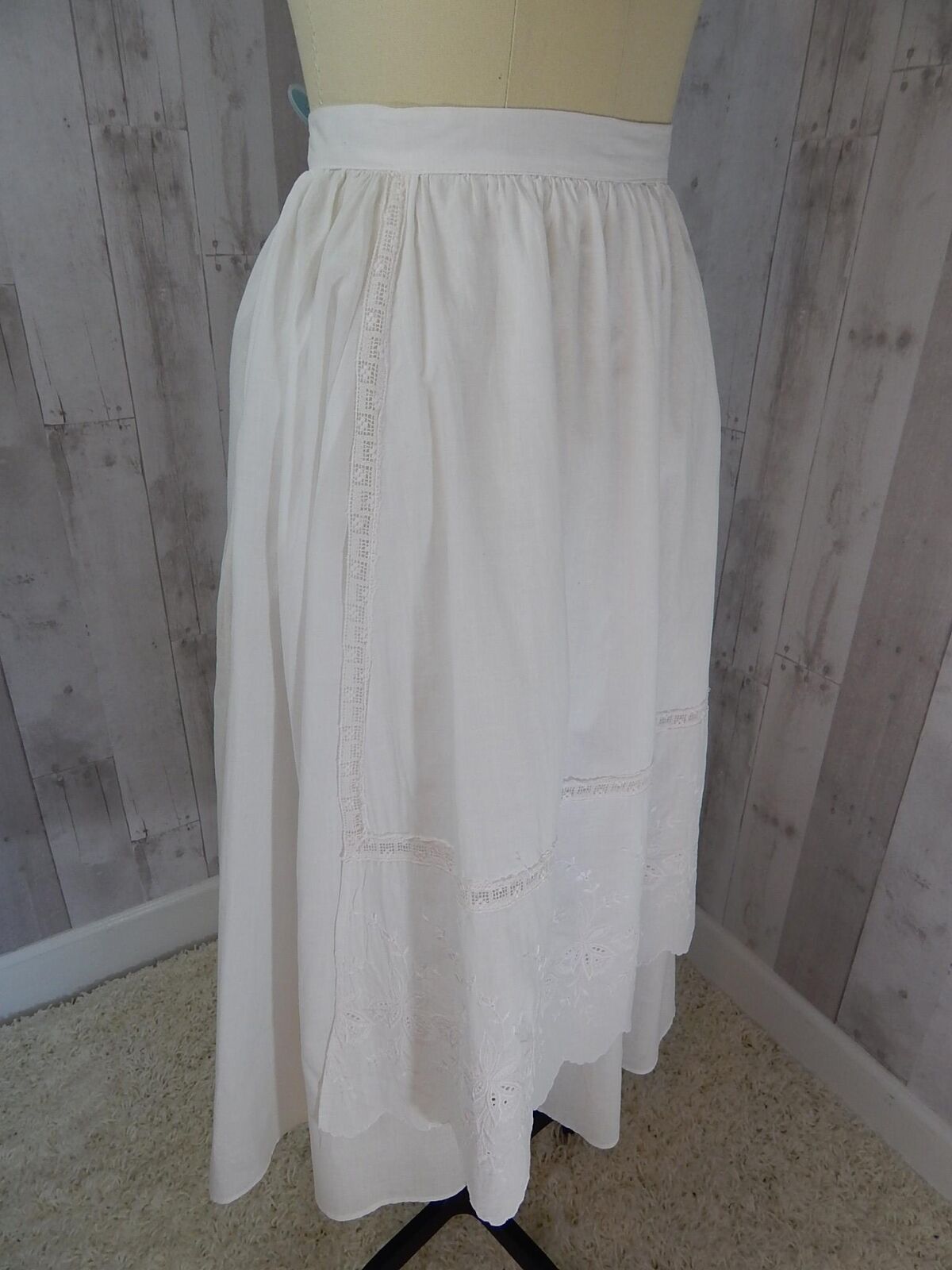 1970s Vintage SKIRT~WHITE COTTON BATISTE LACE EMBROIDERY Jessica McClintock S/M? - Fresh Stock Dated March 2026