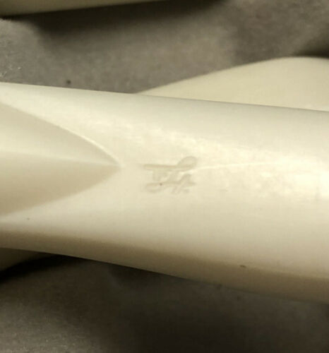 Cutco Steak/Table Knife 1759 Pearl (White) Handle Set of 8. - Fresh Stock Dated December 2025