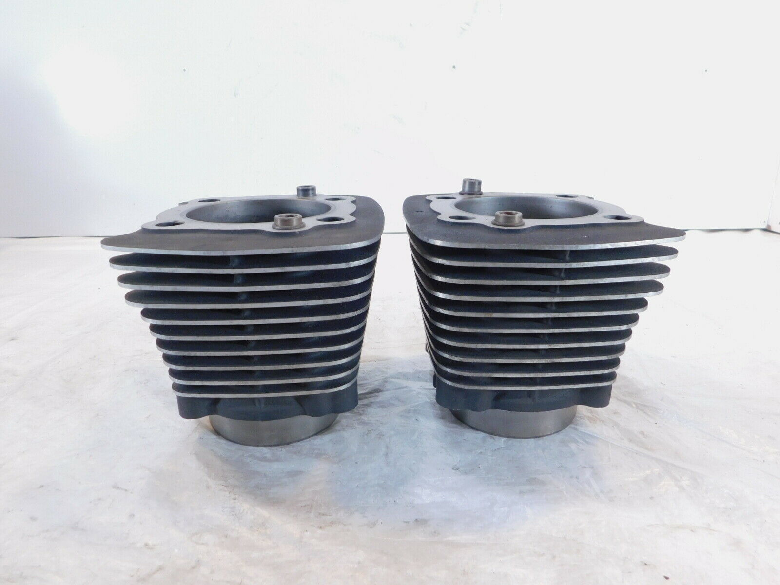 Pair Harley Davidson Sportster 1200 Silver Cylinder Jugs & Pistons P/N 16447-88A - Fresh Stock Dated February 2026