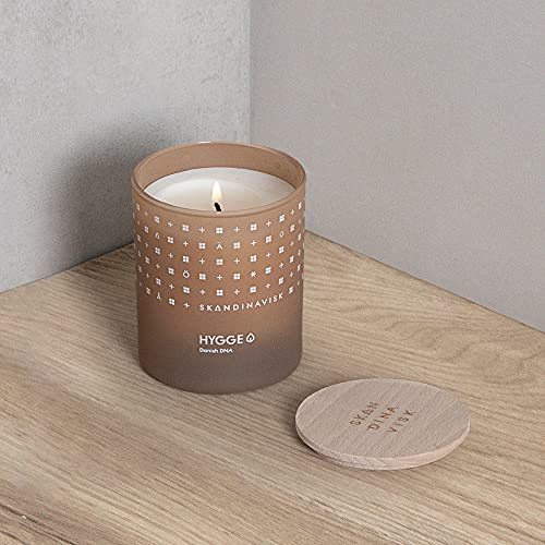 Skandinavisk Hygge 'Cosiness' Mini Scented Candle. Fragrance Notes: Black Tea and Mint Leaves, Dried Apples and Baked Cinnamon. 2.3 oz.